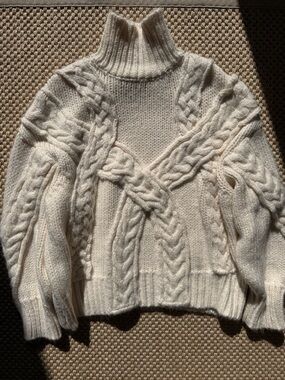 Zara Collection Medium Ivory White Knit Sweater size Medium